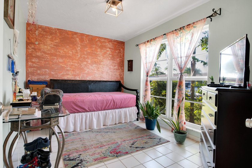 Welcome to this bright 2-bedroom, 2-bathroom condominium located - photo 21