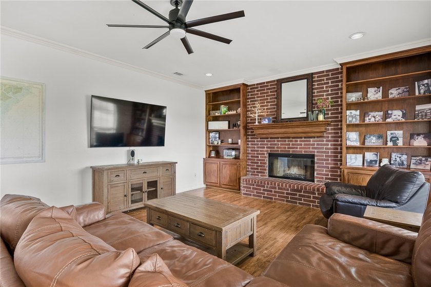 NEW PRICE ALERT!!! Looking for that rare unicorn property? - photo 9