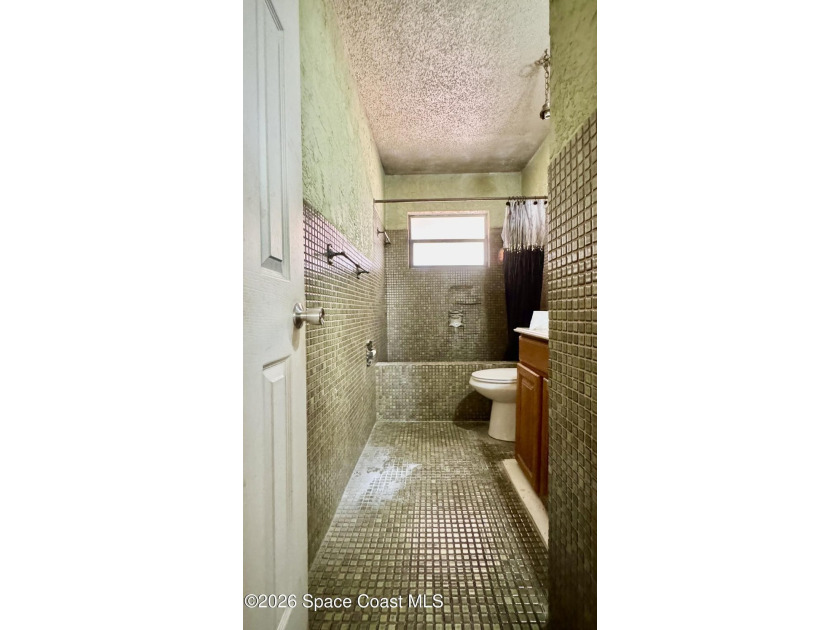 4BEDROOM, 3BATH, Single Family, POOL Home on .17 ACRES in Cocoa - photo 3