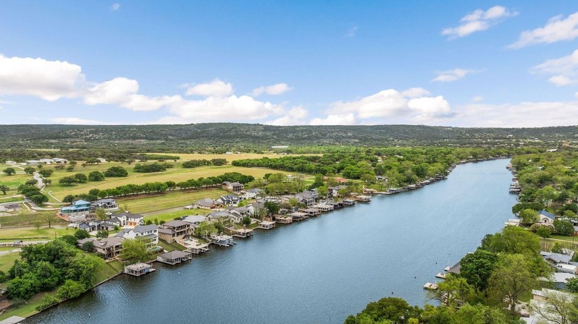 Life is better on Lake LBJ! This stylish custom-built lake house - photo 2