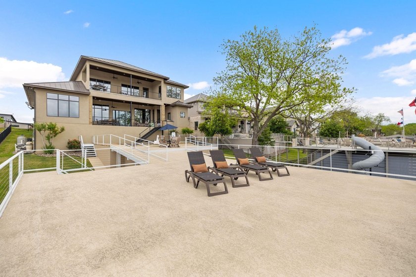 Life is better on Lake LBJ! This stylish custom-built lake house - photo 8