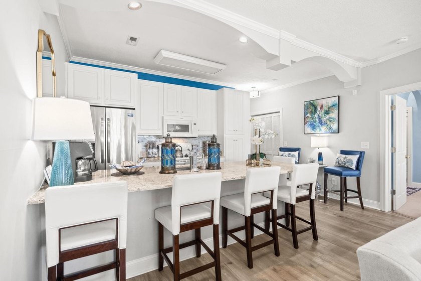 FULLY UPDATED,ELEVATOR BUILDING, PREFESSIONALLY FURNISHED, END - photo 13
