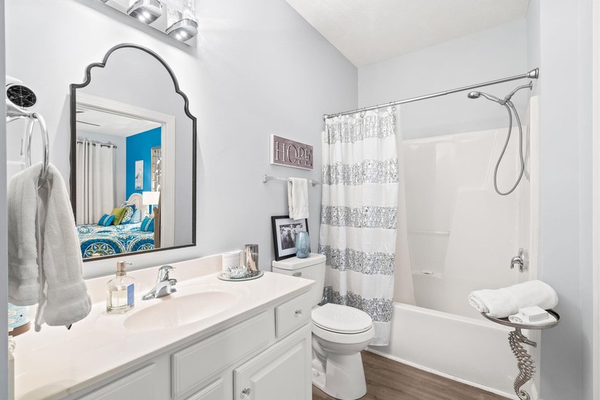 FULLY UPDATED,ELEVATOR BUILDING, PREFESSIONALLY FURNISHED, END - photo 27
