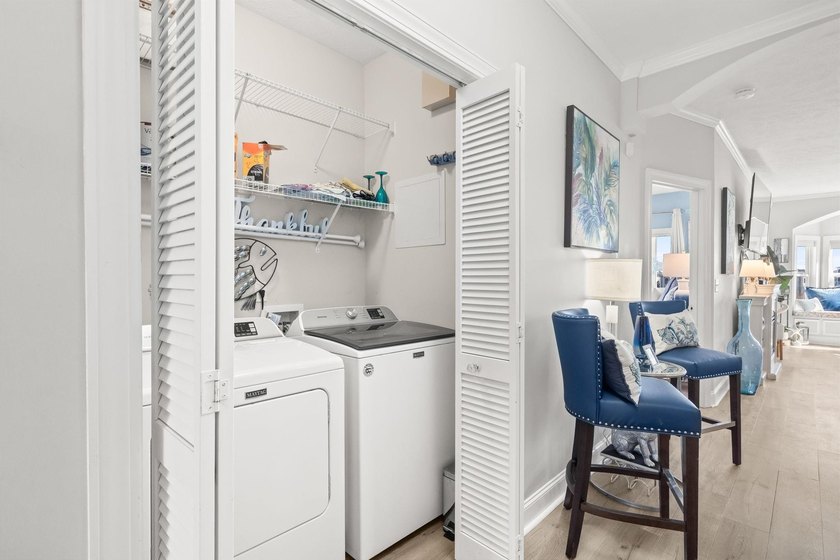 FULLY UPDATED,ELEVATOR BUILDING, PREFESSIONALLY FURNISHED, END - photo 28