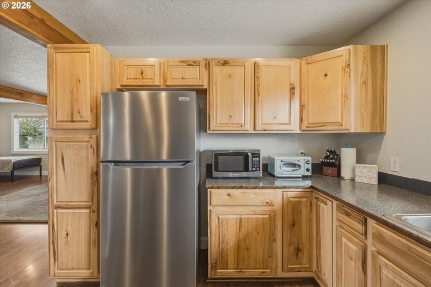 MOTIVATED SELLER - Wonderful 4 bedroom 2 full bathroom updated - photo 14