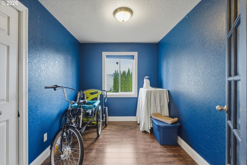 MOTIVATED SELLER - Wonderful 4 bedroom 2 full bathroom updated - photo 16