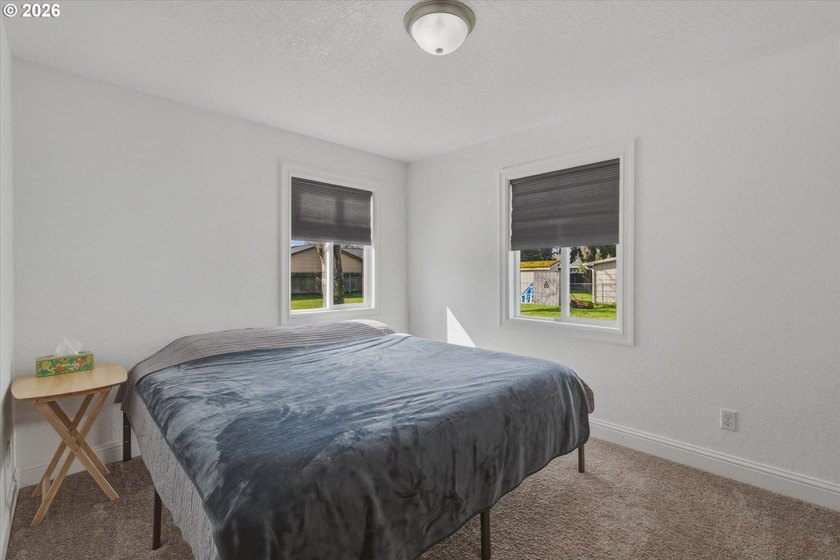 MOTIVATED SELLER - Wonderful 4 bedroom 2 full bathroom updated - photo 18
