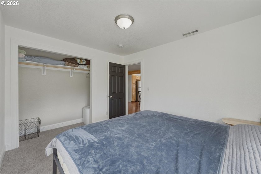 MOTIVATED SELLER - Wonderful 4 bedroom 2 full bathroom updated - photo 20