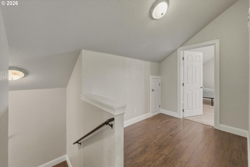 MOTIVATED SELLER - Wonderful 4 bedroom 2 full bathroom updated - photo 21