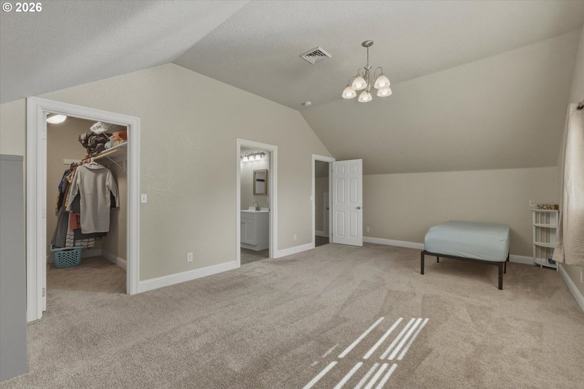 MOTIVATED SELLER - Wonderful 4 bedroom 2 full bathroom updated - photo 24