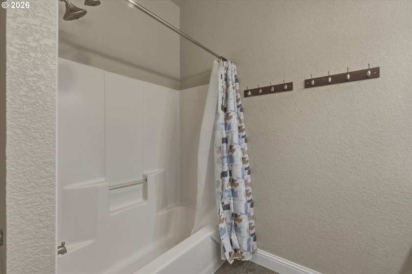 MOTIVATED SELLER - Wonderful 4 bedroom 2 full bathroom updated - photo 26