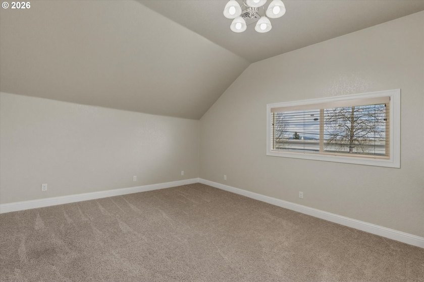 MOTIVATED SELLER - Wonderful 4 bedroom 2 full bathroom updated - photo 27