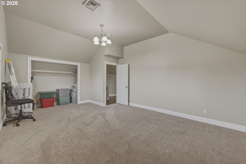 MOTIVATED SELLER - Wonderful 4 bedroom 2 full bathroom updated - photo 29