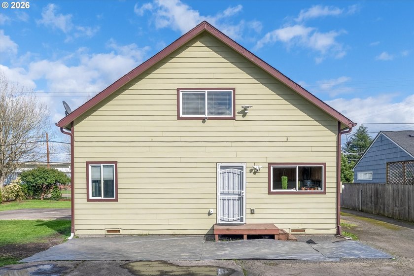 MOTIVATED SELLER - Wonderful 4 bedroom 2 full bathroom updated - photo 30