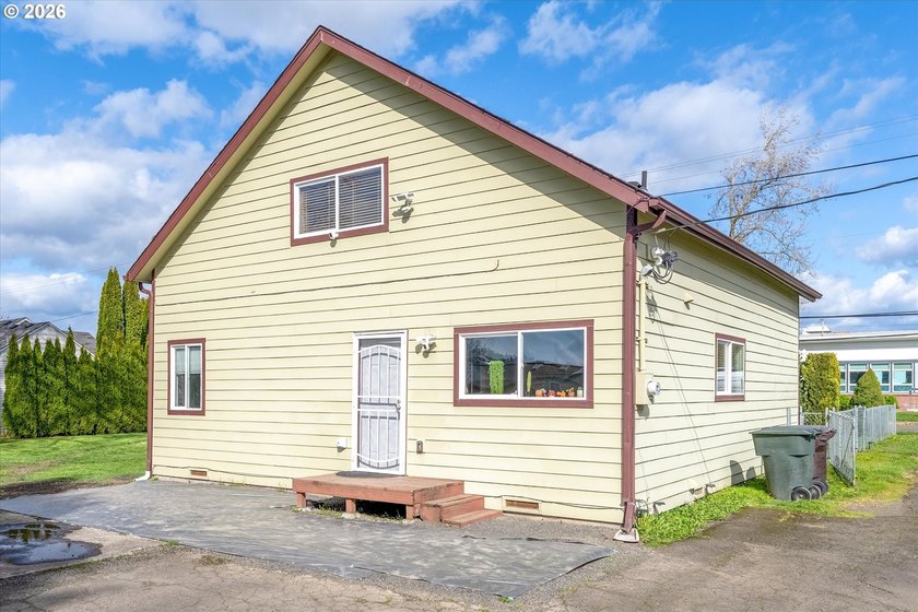 MOTIVATED SELLER - Wonderful 4 bedroom 2 full bathroom updated - photo 31