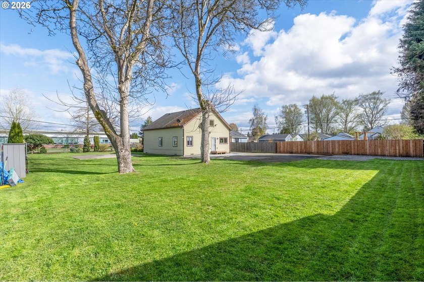 MOTIVATED SELLER - Wonderful 4 bedroom 2 full bathroom updated - photo 35