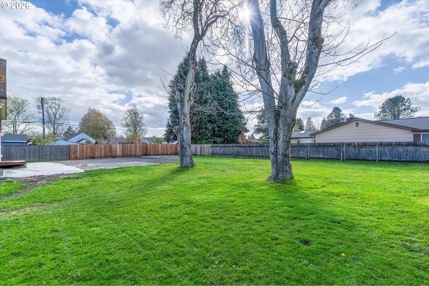 MOTIVATED SELLER - Wonderful 4 bedroom 2 full bathroom updated - photo 36