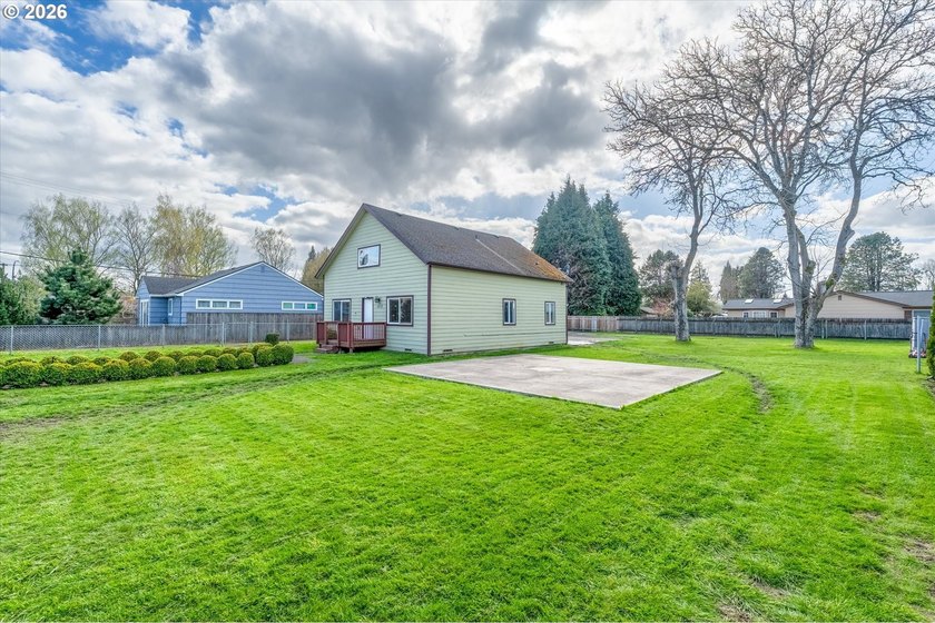 MOTIVATED SELLER - Wonderful 4 bedroom 2 full bathroom updated - photo 37