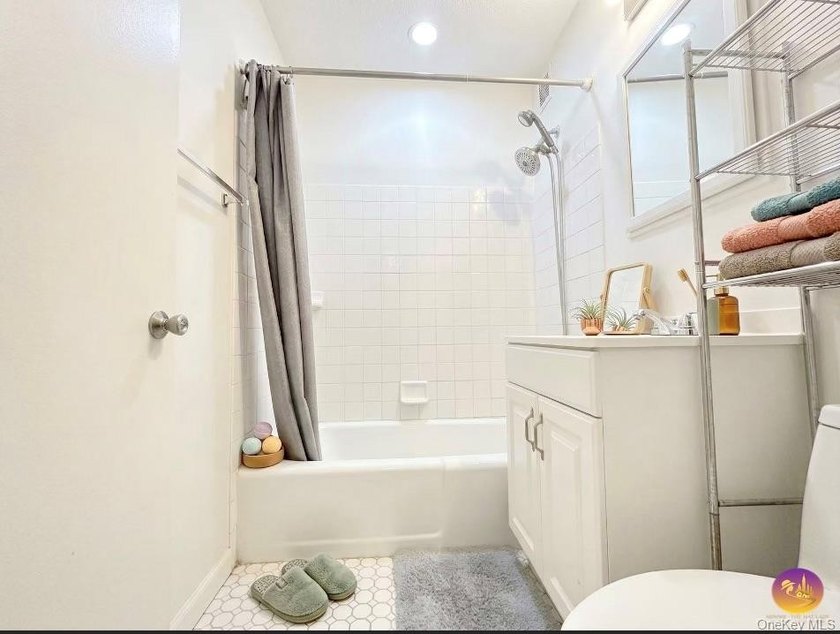 Rare High-Floor Gem near Forest Hills Gardens - Oversized Studio - photo 6