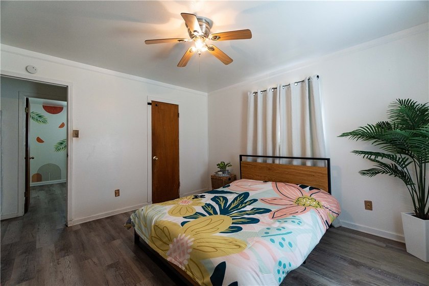 Motivated Seller! Charming 3-bedroom Corpus Christi home with a - photo 7