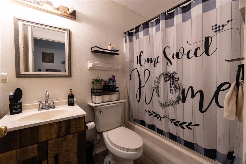 Motivated Seller! Charming 3-bedroom Corpus Christi home with a - photo 10