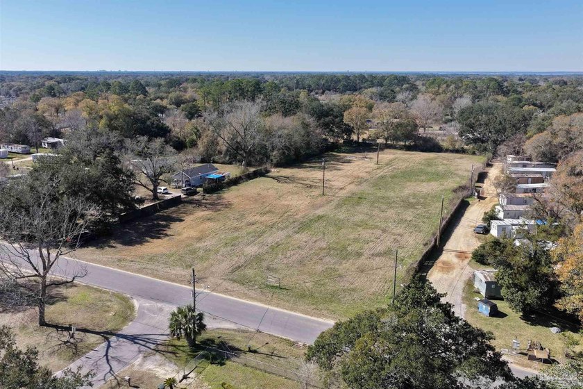 Endless possibilities with this land!! It has been previously - photo 2