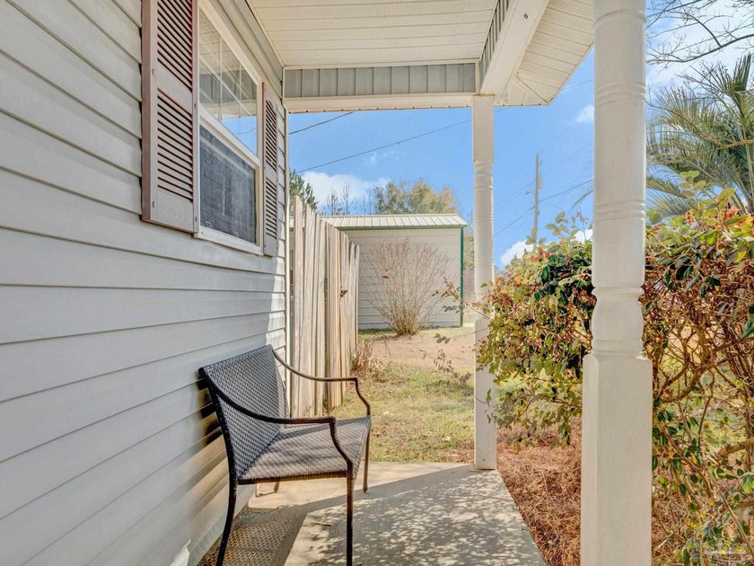 Charming and well-maintained single-story home located in the - photo 3