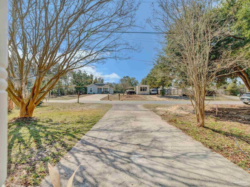 Charming and well-maintained single-story home located in the - photo 5
