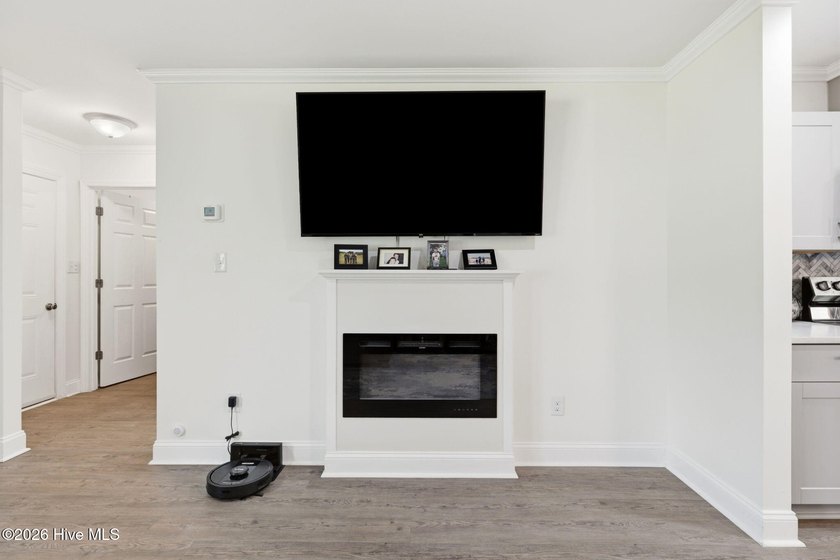Motivated Seller--bring your offer! This beautifully maintained - photo 13