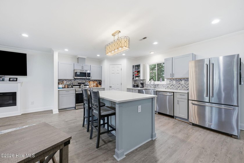 Motivated Seller--bring your offer! This beautifully maintained - photo 15