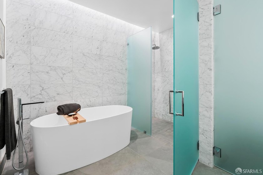 The Residences at Yerba Buena Island offer a rare opportunity to - photo 16