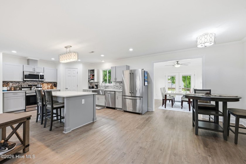 Motivated Seller--bring your offer! This beautifully maintained - photo 18