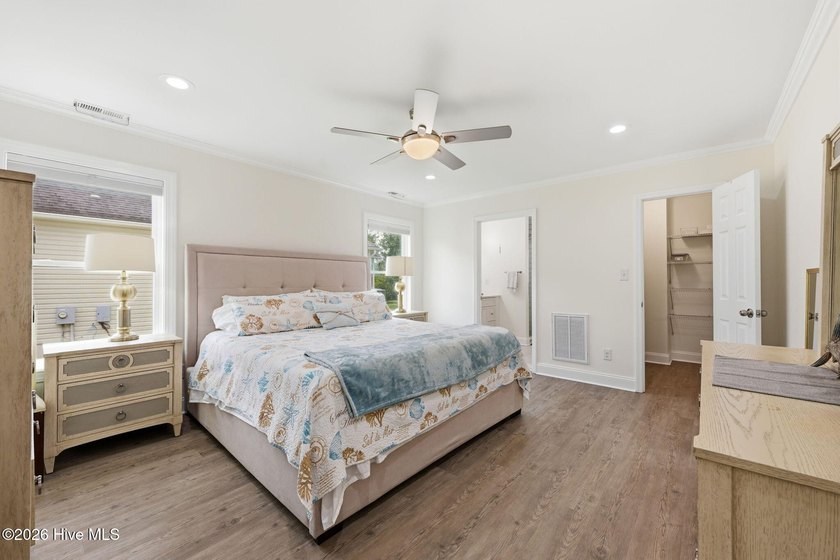Motivated Seller--bring your offer! This beautifully maintained - photo 21