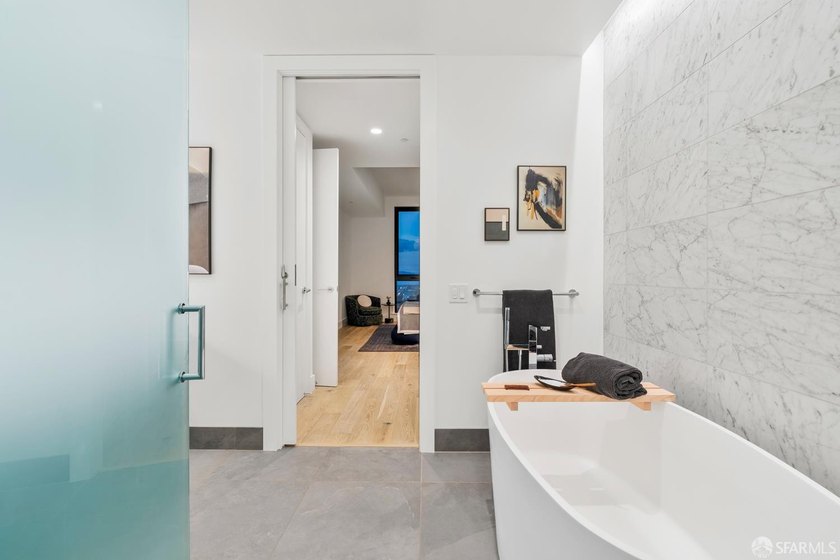 The Residences at Yerba Buena Island offer a rare opportunity to - photo 21