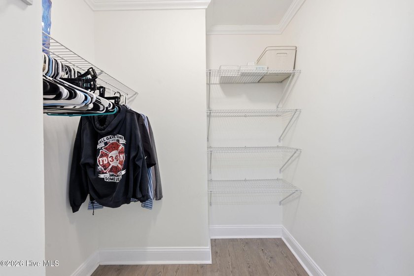 Motivated Seller--bring your offer! This beautifully maintained - photo 23