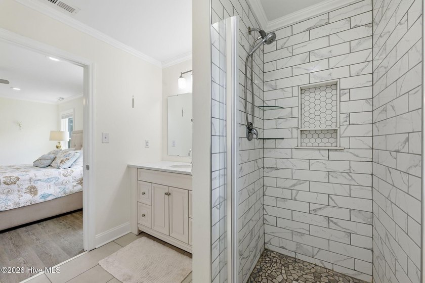 Motivated Seller--bring your offer! This beautifully maintained - photo 25