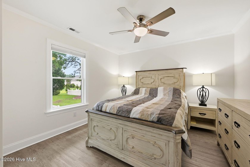 Motivated Seller--bring your offer! This beautifully maintained - photo 26