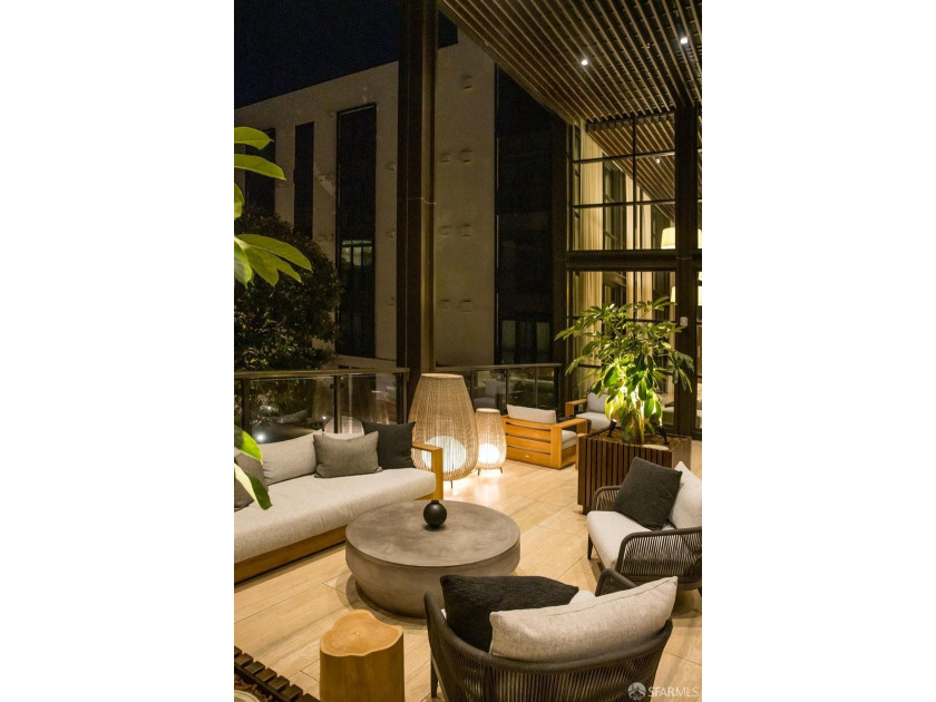 The Residences at Yerba Buena Island offer a rare opportunity to - photo 26