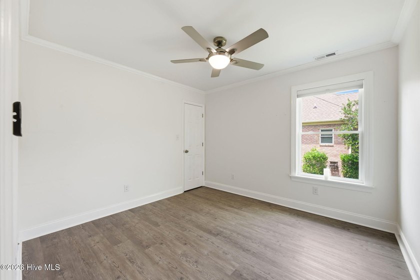 Motivated Seller--bring your offer! This beautifully maintained - photo 28