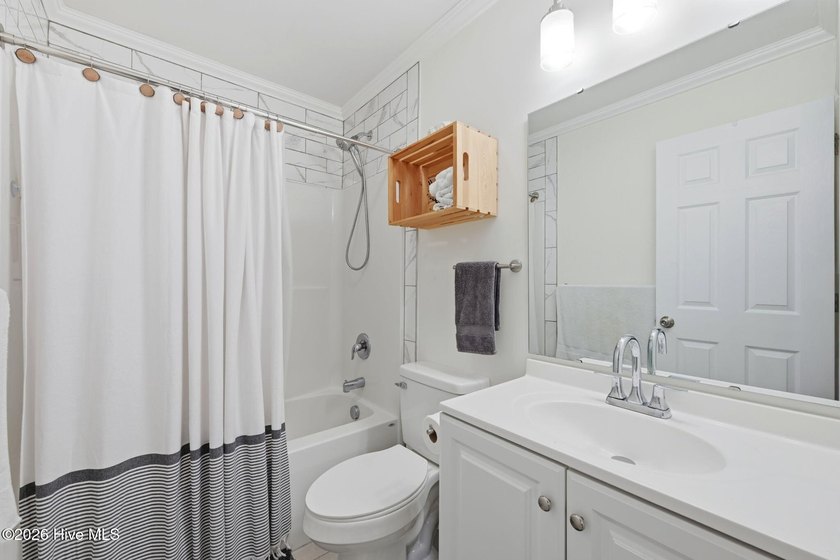 Motivated Seller--bring your offer! This beautifully maintained - photo 30