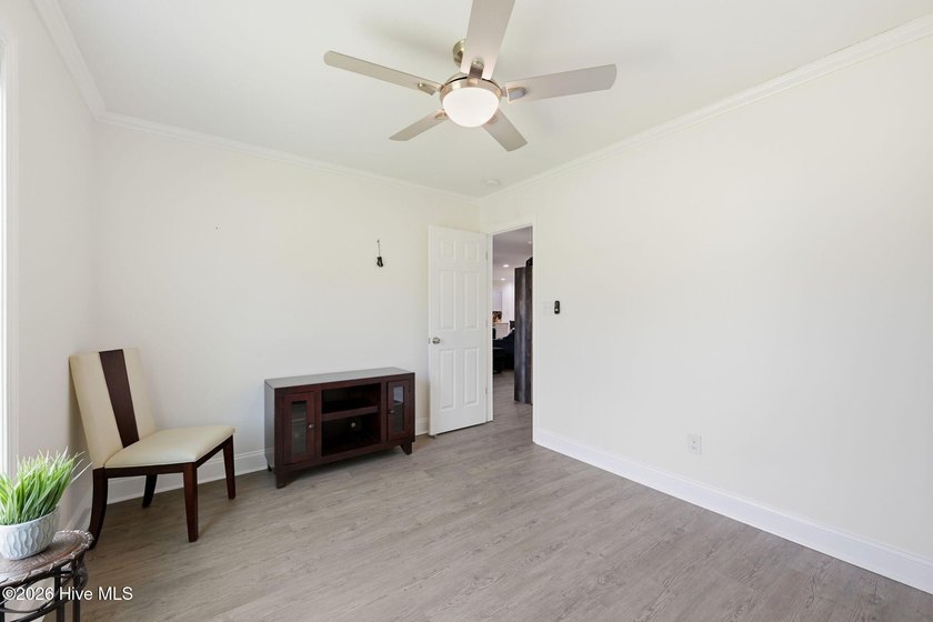 Motivated Seller--bring your offer! This beautifully maintained - photo 32