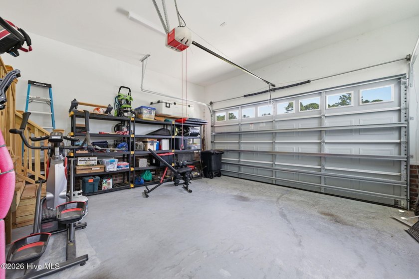 Motivated Seller--bring your offer! This beautifully maintained - photo 33