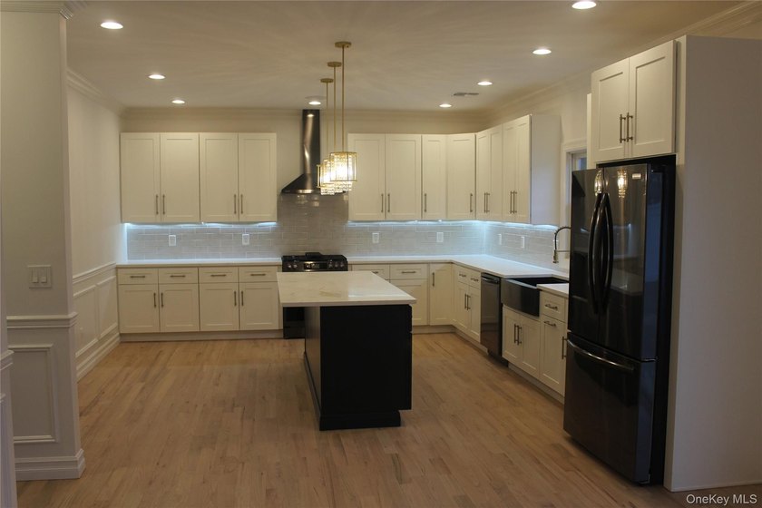 TO BE BUILT. Custom Built Spectacular Center Hall Colonial New - photo 3