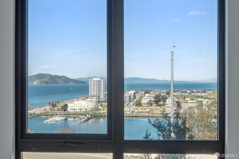 The Residences at Yerba Buena Island offer a rare opportunity to - photo 33