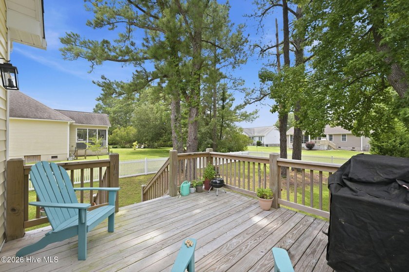 Motivated Seller--bring your offer! This beautifully maintained - photo 35