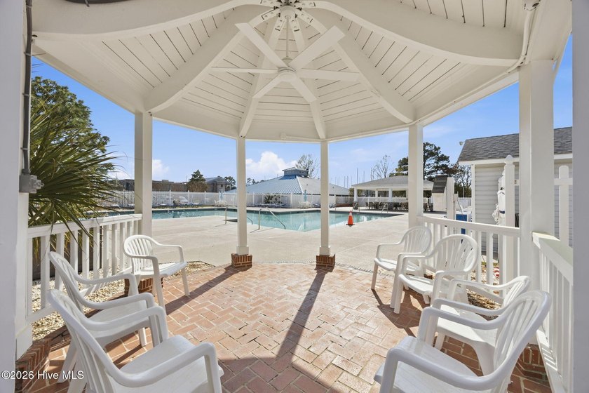 Motivated Seller--bring your offer! This beautifully maintained - photo 44