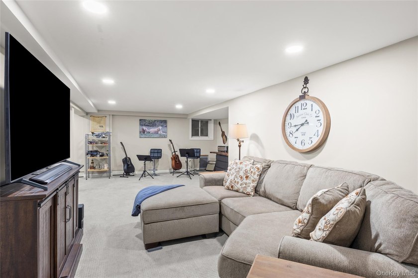 Welcome to this charming and well-maintained Ranch, perfectly - photo 19
