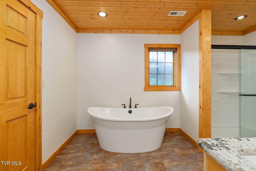 Escape to your own private lakefront sanctuary with nearly 5,000 - photo 42