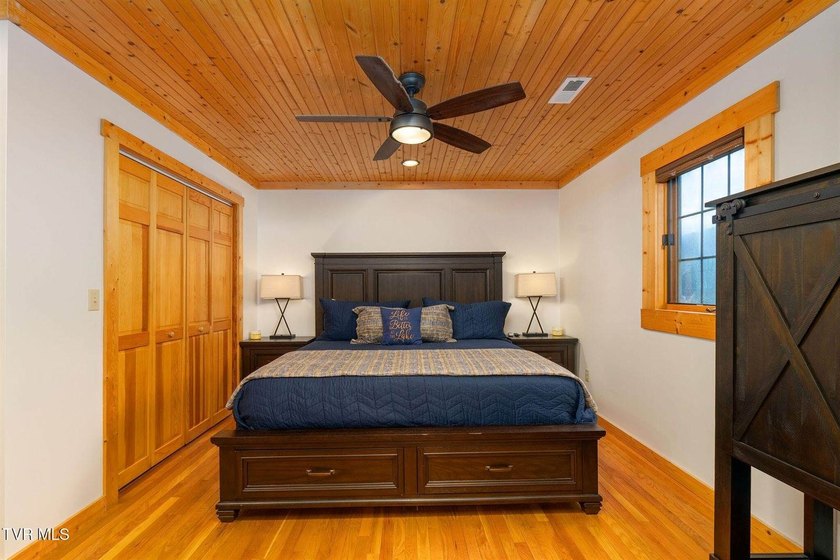 Escape to your own private lakefront sanctuary with nearly 5,000 - photo 47