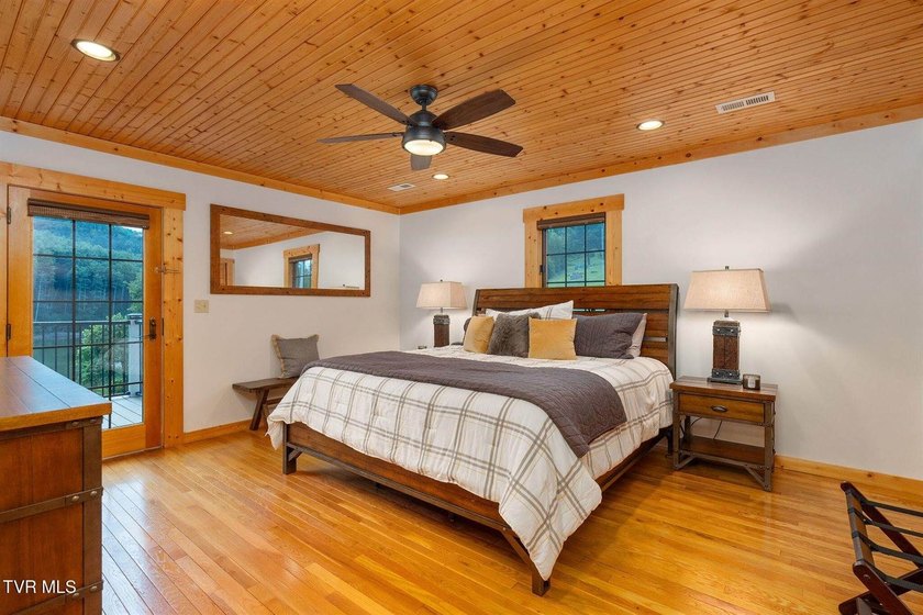 Escape to your own private lakefront sanctuary with nearly 5,000 - photo 56